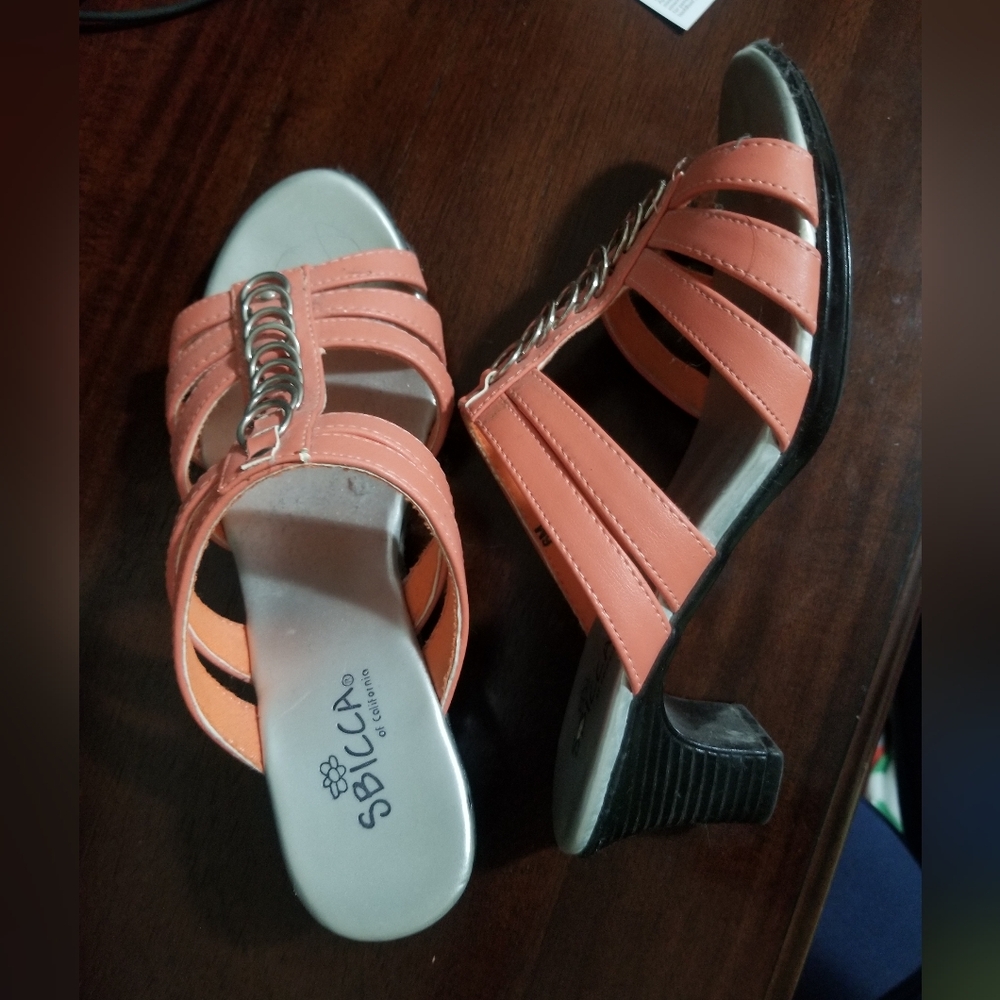 Shoe - Picture 2 of 3